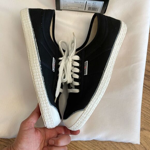 BACKYARD FOOTWEAR BLACK AND WHITE SNEAKERS.  NEW IN BOX - Picture 6 of 8